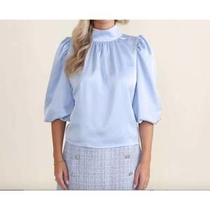 NEW S'EDGE carmen top in cornflower